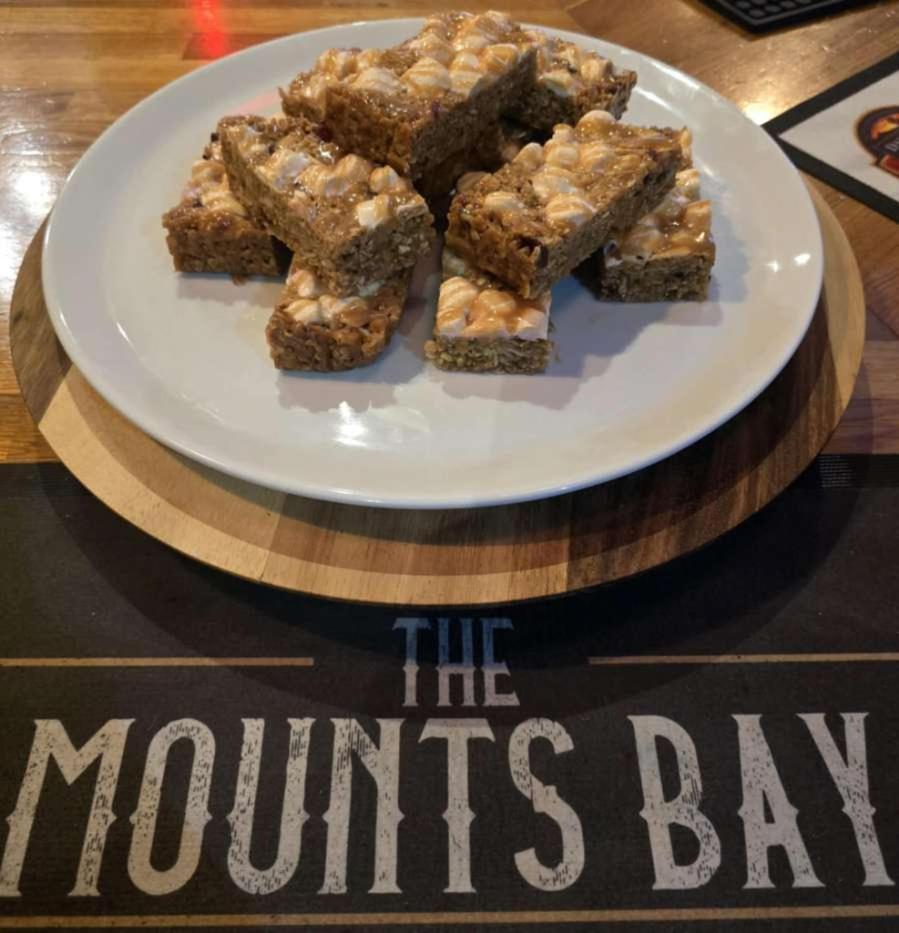 The Mounts Bay Inn Mullion Exterior foto
